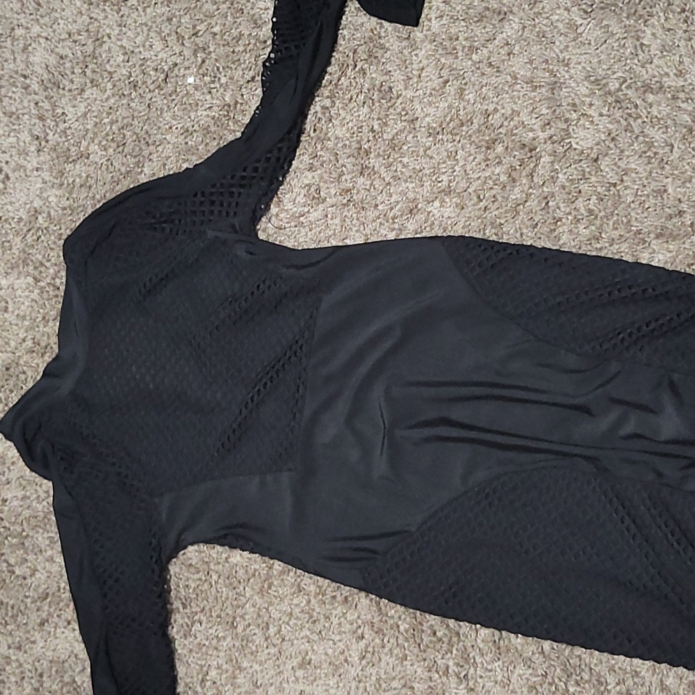 Black dress above the knees, stretch but fits tight if you have a full body shap